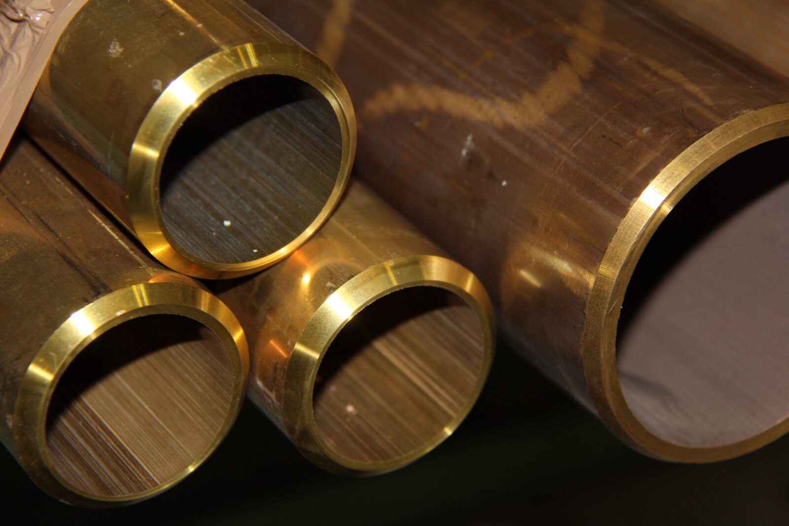 Barra tonda forata ottone