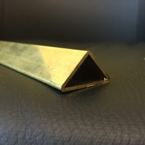 tubo triangolo ottone